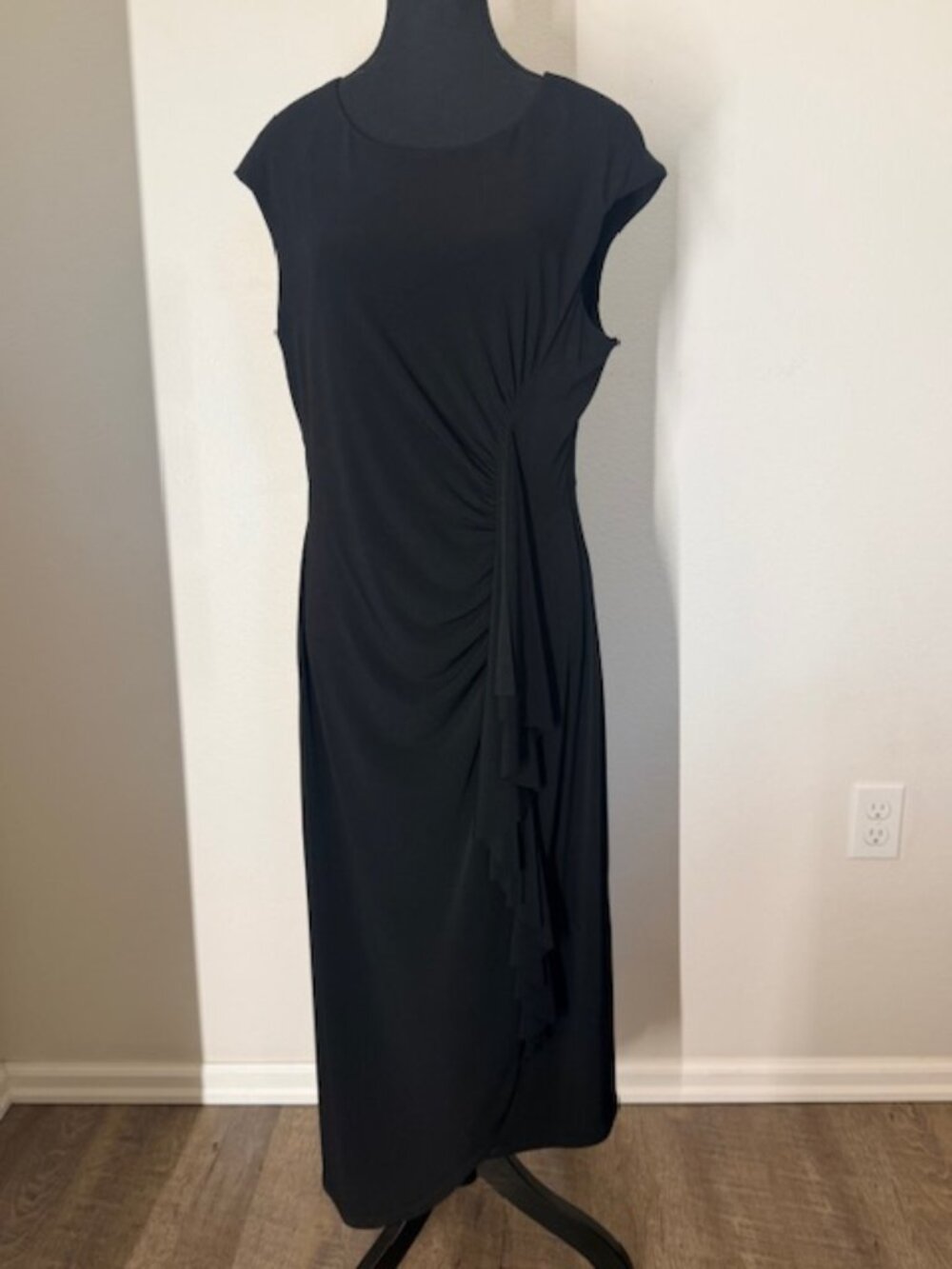 Semi formal black dress 10/L